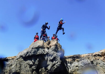 Cliff jumpimg voor kinderen in Algarve